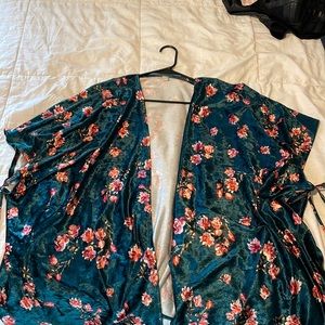 Velour cardigan green with pink flowers